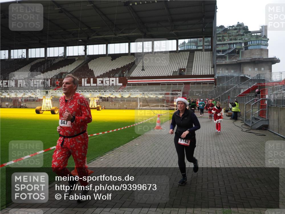 07.12.2025 - St. Pauli X-Mass-Run No. 15 Fabian Wolf http://msf.ph/oto/9399673 07.12.2025 11:02:10 Ziel 95, 193, 314, 317, 837, 838, 842, 847, 851, 1143, 1416, 1611, 2329, 2576 meine-sportfotos.de