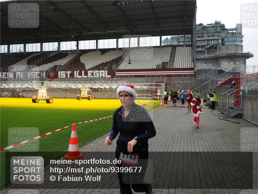 07.12.2025 - St. Pauli X-Mass-Run No. 15 Fabian Wolf http://msf.ph/oto/9399677 07.12.2025 11:02:11 Ziel 95, 193, 314, 317, 837, 838, 842, 847, 851, 1143, 1416, 1611, 2329, 2576 meine-sportfotos.de