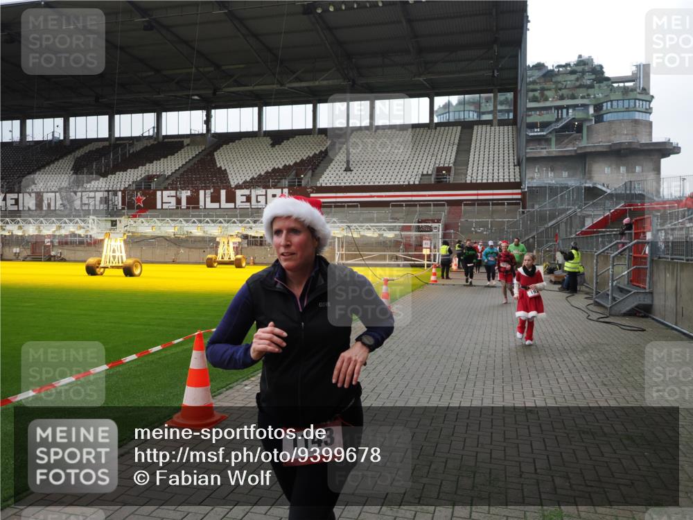 07.12.2025 - St. Pauli X-Mass-Run No. 15 Fabian Wolf http://msf.ph/oto/9399678 07.12.2025 11:02:11 Ziel 95, 193, 314, 317, 837, 838, 842, 847, 851, 1143, 1416, 1611, 2329, 2576 meine-sportfotos.de