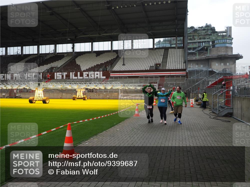 07.12.2025 - St. Pauli X-Mass-Run No. 15 Fabian Wolf http://msf.ph/oto/9399687 07.12.2025 11:02:18 Ziel 95, 193, 314, 317, 847, 1143, 1416, 1611, 2329, 2519, 2520 meine-sportfotos.de
