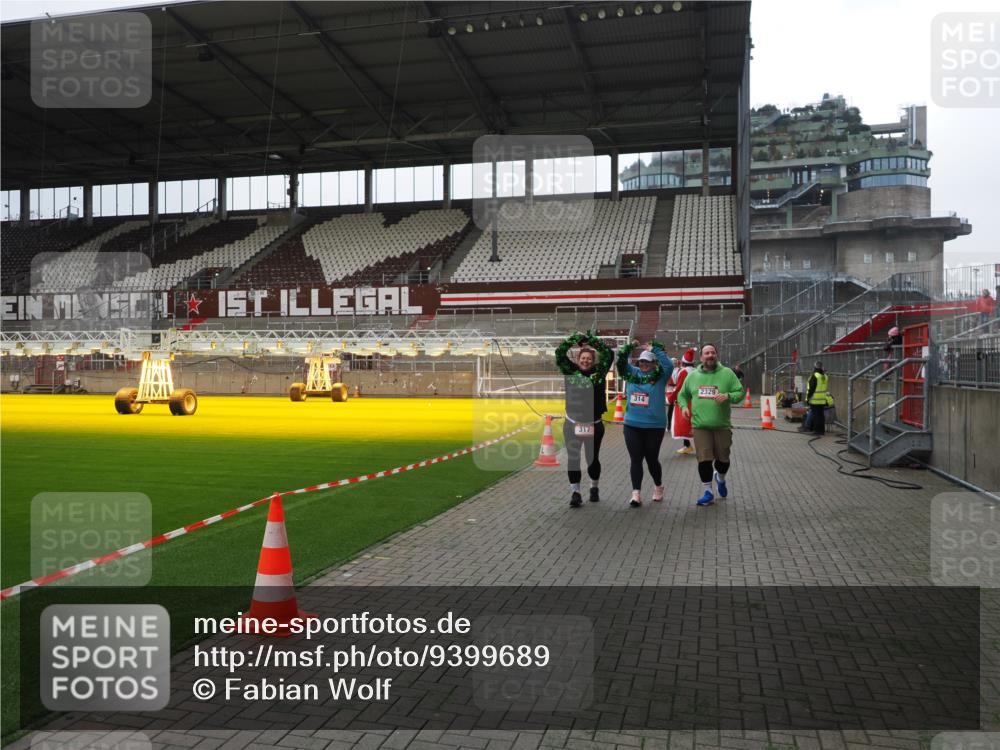 07.12.2025 - St. Pauli X-Mass-Run No. 15 Fabian Wolf http://msf.ph/oto/9399689 07.12.2025 11:02:18 Ziel 95, 193, 314, 317, 847, 1143, 1416, 1611, 2329, 2519, 2520 meine-sportfotos.de