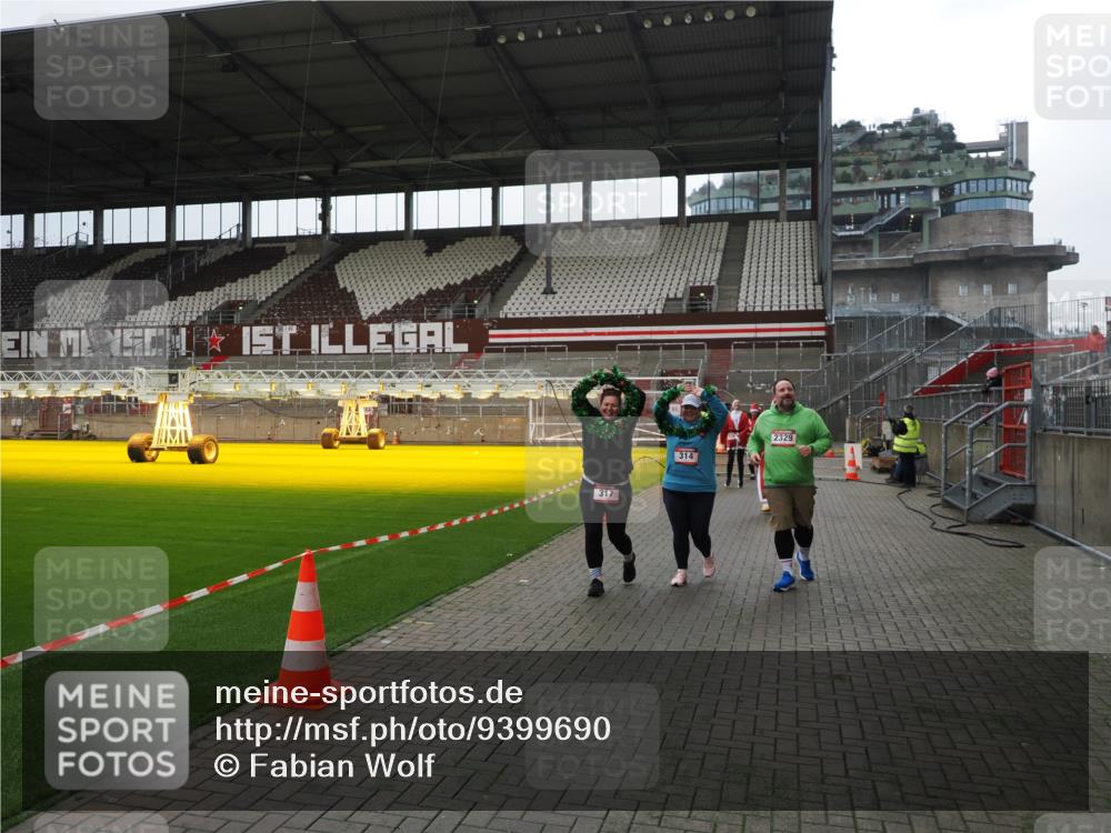 07.12.2025 - St. Pauli X-Mass-Run No. 15 Fabian Wolf http://msf.ph/oto/9399690 07.12.2025 11:02:19 Ziel 95, 193, 314, 317, 847, 1143, 1416, 1611, 2329, 2519, 2520 meine-sportfotos.de