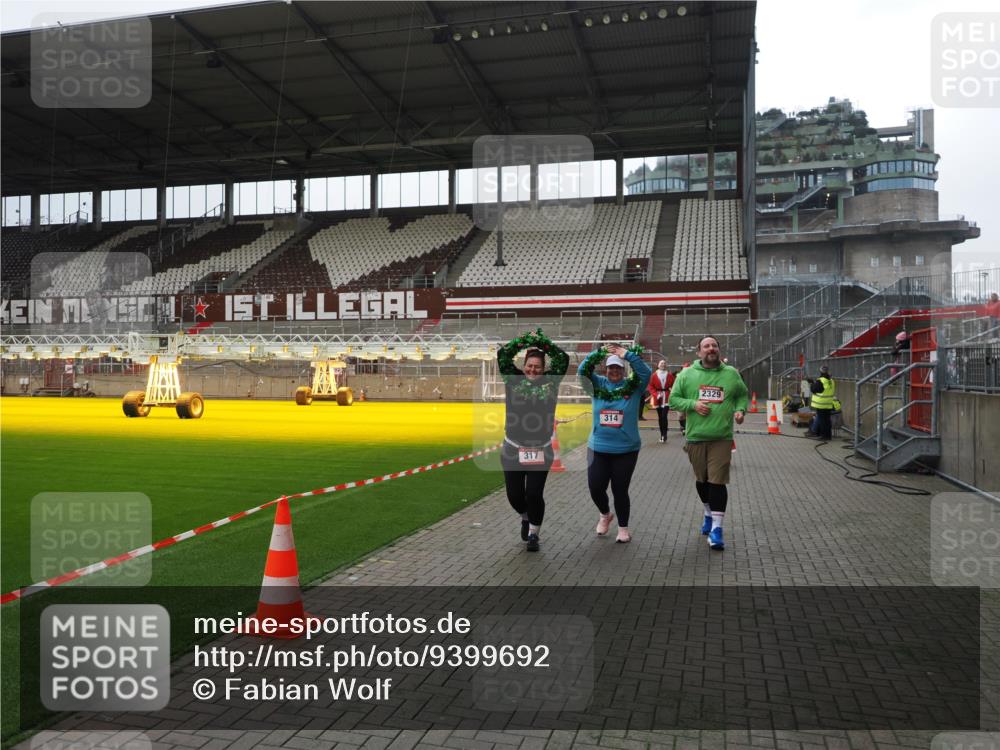 07.12.2025 - St. Pauli X-Mass-Run No. 15 Fabian Wolf http://msf.ph/oto/9399692 07.12.2025 11:02:20 Ziel 95, 193, 314, 317, 847, 1143, 1611, 2329, 2519, 2520 meine-sportfotos.de