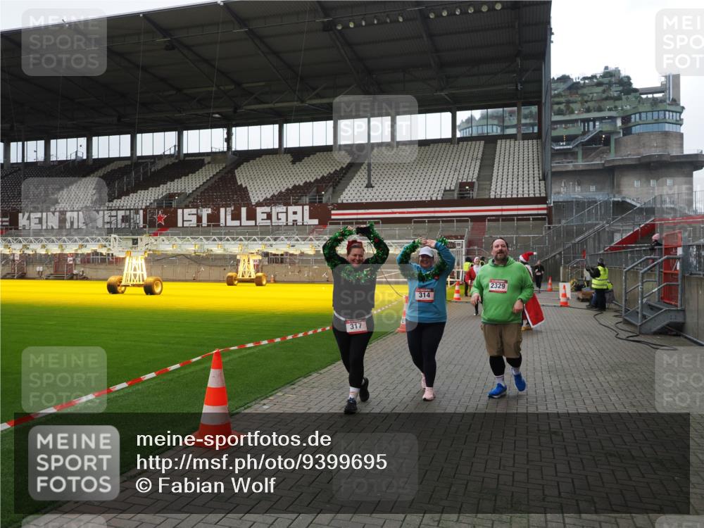 07.12.2025 - St. Pauli X-Mass-Run No. 15 Fabian Wolf http://msf.ph/oto/9399695 07.12.2025 11:02:20 Ziel 95, 193, 314, 317, 847, 1143, 1611, 2329, 2519, 2520 meine-sportfotos.de