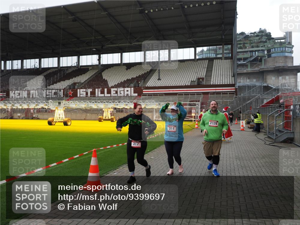 07.12.2025 - St. Pauli X-Mass-Run No. 15 Fabian Wolf http://msf.ph/oto/9399697 07.12.2025 11:02:21 Ziel 193, 314, 317, 542, 547, 847, 1143, 1611, 2329, 2519, 2520 meine-sportfotos.de