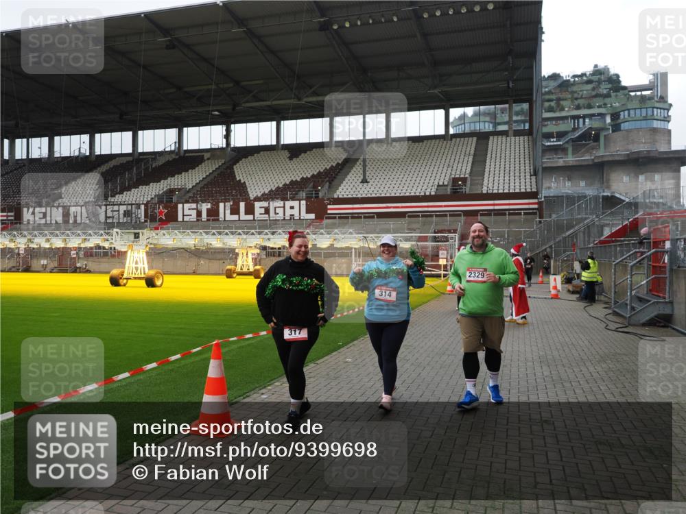 07.12.2025 - St. Pauli X-Mass-Run No. 15 Fabian Wolf http://msf.ph/oto/9399698 07.12.2025 11:02:21 Ziel 193, 314, 317, 542, 547, 847, 1143, 1611, 2329, 2519, 2520 meine-sportfotos.de