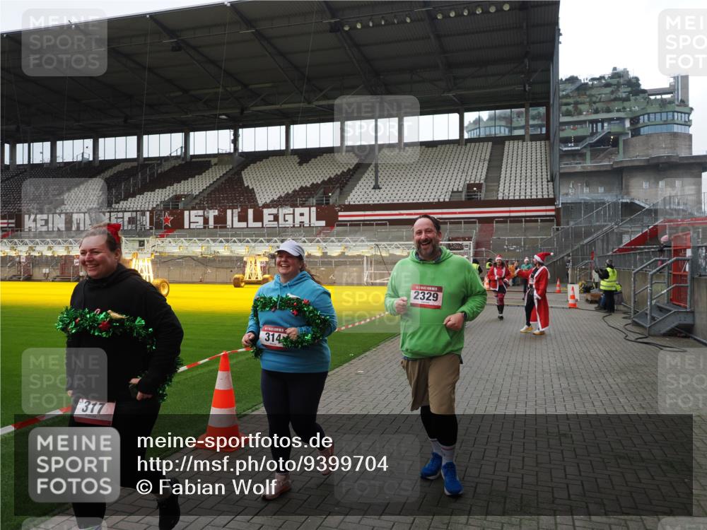 07.12.2025 - St. Pauli X-Mass-Run No. 15 Fabian Wolf http://msf.ph/oto/9399704 07.12.2025 11:02:22 Ziel 193, 314, 317, 542, 547, 847, 1143, 1611, 2329, 2519, 2520 meine-sportfotos.de