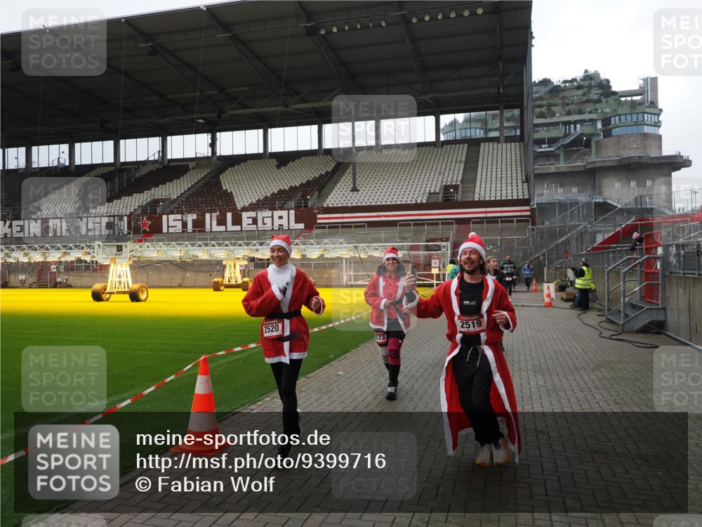 07.12.2025 - St. Pauli X-Mass-Run No. 15 Fabian Wolf http://msf.ph/oto/9399716 07.12.2025 11:02:28 Ziel 20, 25, 314, 542, 547, 1611, 2519, 2520 meine-sportfotos.de