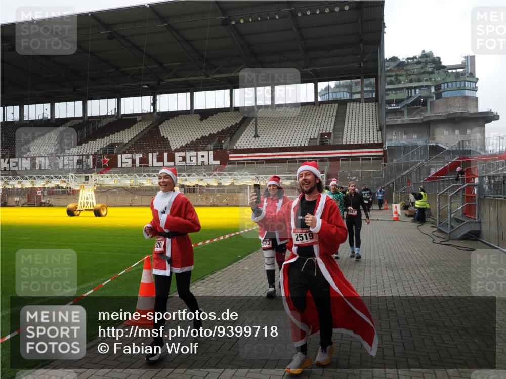 07.12.2025 - St. Pauli X-Mass-Run No. 15 Fabian Wolf http://msf.ph/oto/9399718 07.12.2025 11:02:28 Ziel 20, 25, 314, 542, 547, 1611, 2519, 2520 meine-sportfotos.de
