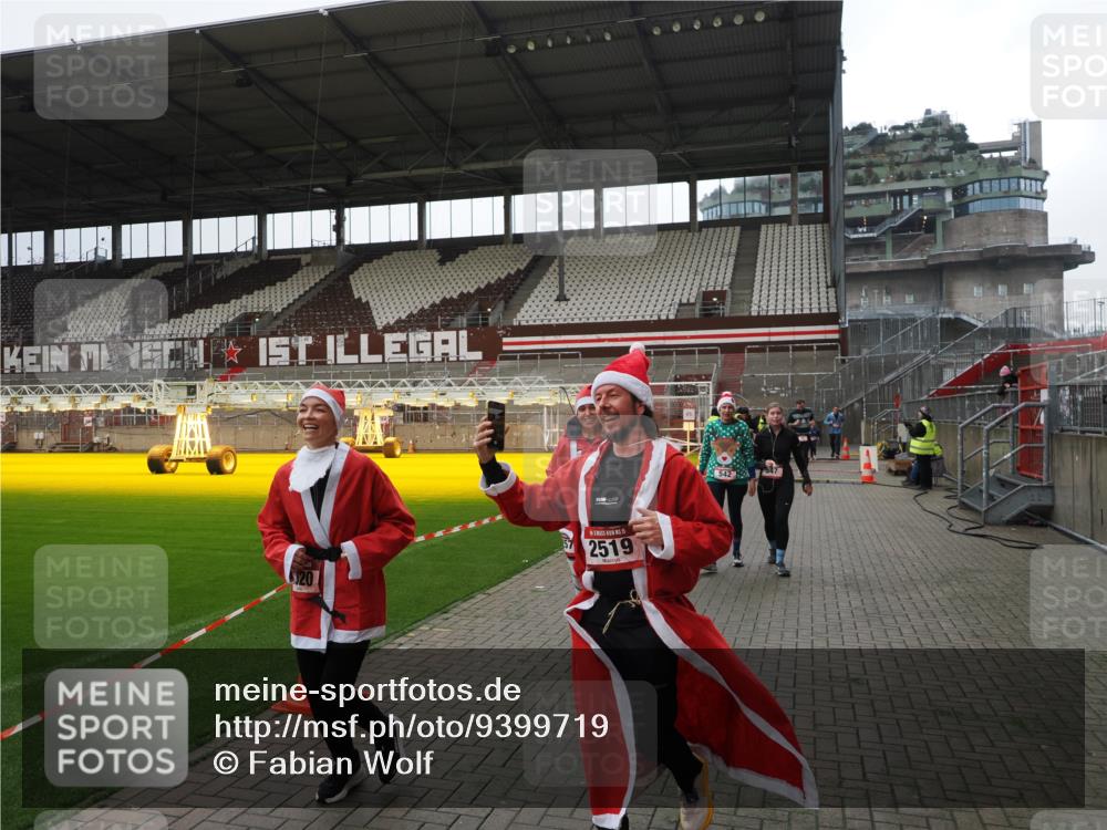 07.12.2025 - St. Pauli X-Mass-Run No. 15 Fabian Wolf http://msf.ph/oto/9399719 07.12.2025 11:02:29 Ziel 20, 25, 542, 547, 2519, 2520 meine-sportfotos.de
