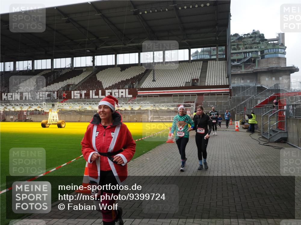 07.12.2025 - St. Pauli X-Mass-Run No. 15 Fabian Wolf http://msf.ph/oto/9399724 07.12.2025 11:02:31 Ziel 20, 25, 542, 547, 746, 747, 749, 751, 2519, 2520 meine-sportfotos.de