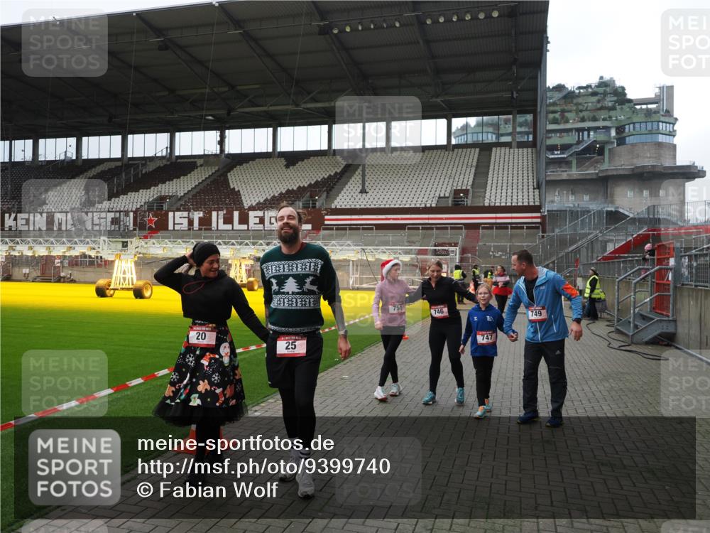 07.12.2025 - St. Pauli X-Mass-Run No. 15 Fabian Wolf http://msf.ph/oto/9399740 07.12.2025 11:02:39 Ziel 20, 25, 542, 547, 746, 747, 749, 751, 1063 meine-sportfotos.de