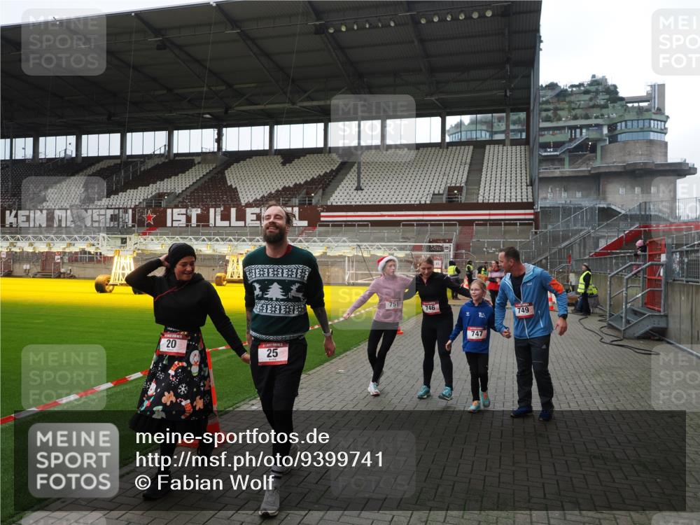 07.12.2025 - St. Pauli X-Mass-Run No. 15 Fabian Wolf http://msf.ph/oto/9399741 07.12.2025 11:02:39 Ziel 20, 25, 542, 547, 746, 747, 749, 751, 1063 meine-sportfotos.de
