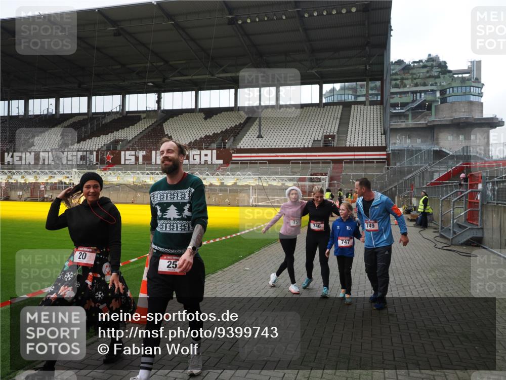 07.12.2025 - St. Pauli X-Mass-Run No. 15 Fabian Wolf http://msf.ph/oto/9399743 07.12.2025 11:02:39 Ziel 20, 25, 542, 547, 746, 747, 749, 751, 1063 meine-sportfotos.de