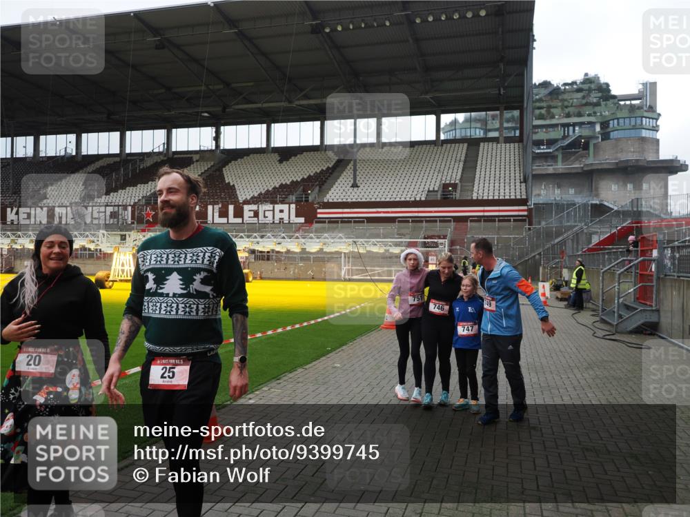 07.12.2025 - St. Pauli X-Mass-Run No. 15 Fabian Wolf http://msf.ph/oto/9399745 07.12.2025 11:02:40 Ziel 20, 25, 542, 547, 746, 747, 749, 751, 1063 meine-sportfotos.de