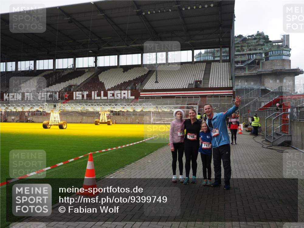 07.12.2025 - St. Pauli X-Mass-Run No. 15 Fabian Wolf http://msf.ph/oto/9399749 07.12.2025 11:02:42 Ziel 20, 25, 746, 747, 749, 751, 1063 meine-sportfotos.de