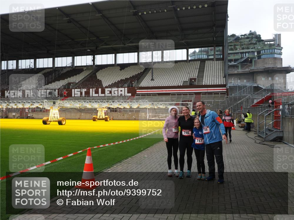 07.12.2025 - St. Pauli X-Mass-Run No. 15 Fabian Wolf http://msf.ph/oto/9399752 07.12.2025 11:02:42 Ziel 20, 25, 746, 747, 749, 751, 1063 meine-sportfotos.de