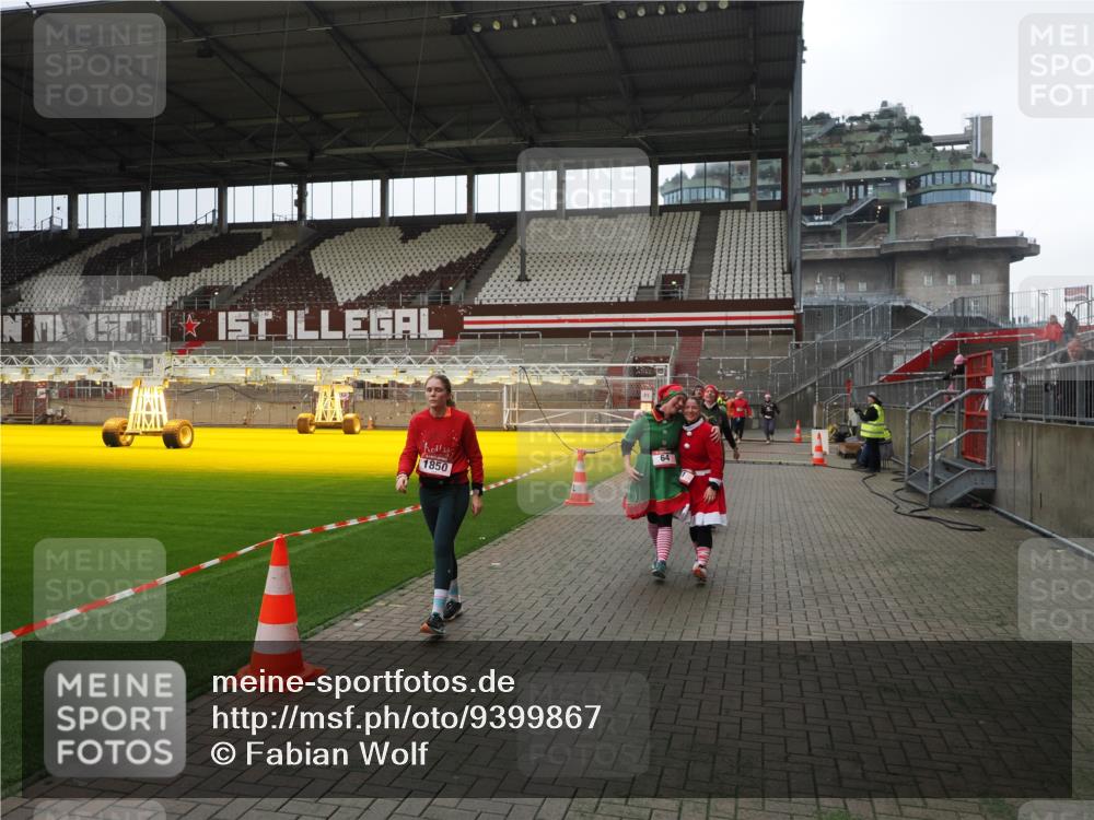 07.12.2025 - St. Pauli X-Mass-Run No. 15 Fabian Wolf http://msf.ph/oto/9399867 07.12.2025 11:03:22 Ziel 61, 64, 186, 748, 853, 1139, 1199, 1385, 1850 meine-sportfotos.de