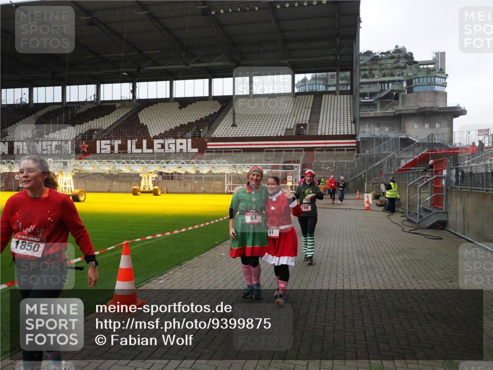 07.12.2025 - St. Pauli X-Mass-Run No. 15 Fabian Wolf http://msf.ph/oto/9399875 07.12.2025 11:03:24 Ziel 61, 64, 102, 109, 186, 748, 853, 1199, 1850 meine-sportfotos.de