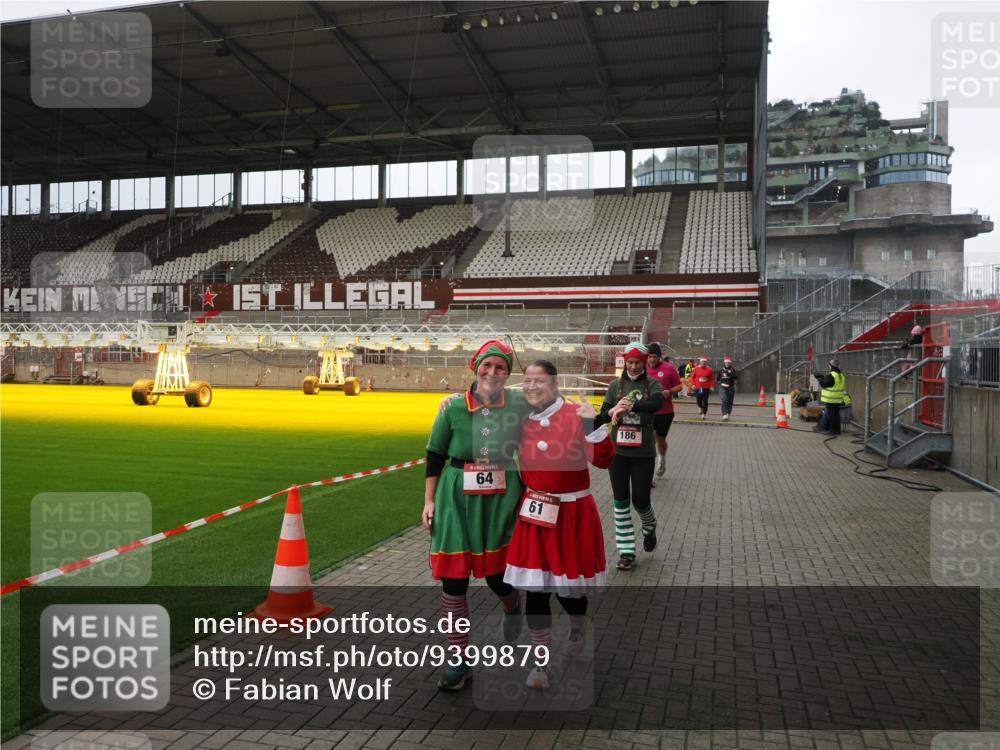 07.12.2025 - St. Pauli X-Mass-Run No. 15 Fabian Wolf http://msf.ph/oto/9399879 07.12.2025 11:03:25 Ziel 61, 64, 102, 109, 186, 748, 853, 1850 meine-sportfotos.de