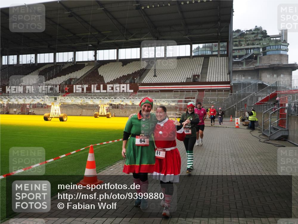 07.12.2025 - St. Pauli X-Mass-Run No. 15 Fabian Wolf http://msf.ph/oto/9399880 07.12.2025 11:03:25 Ziel 61, 64, 102, 109, 186, 748, 853, 1850 meine-sportfotos.de