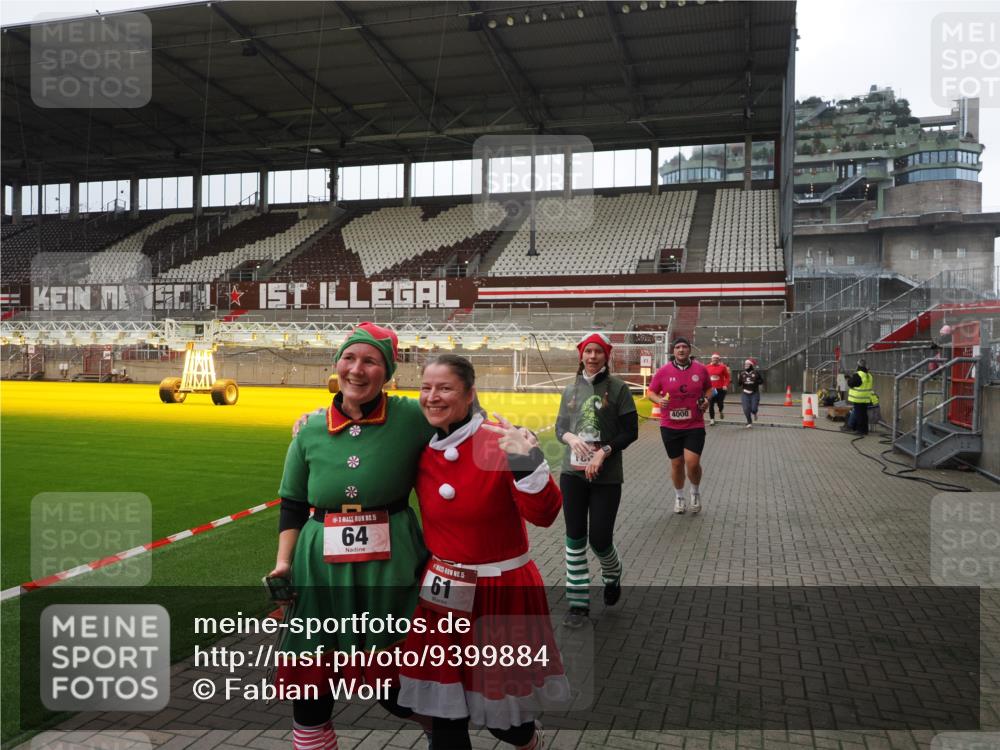 07.12.2025 - St. Pauli X-Mass-Run No. 15 Fabian Wolf http://msf.ph/oto/9399884 07.12.2025 11:03:26 Ziel 61, 64, 102, 109, 186, 853, 1850 meine-sportfotos.de