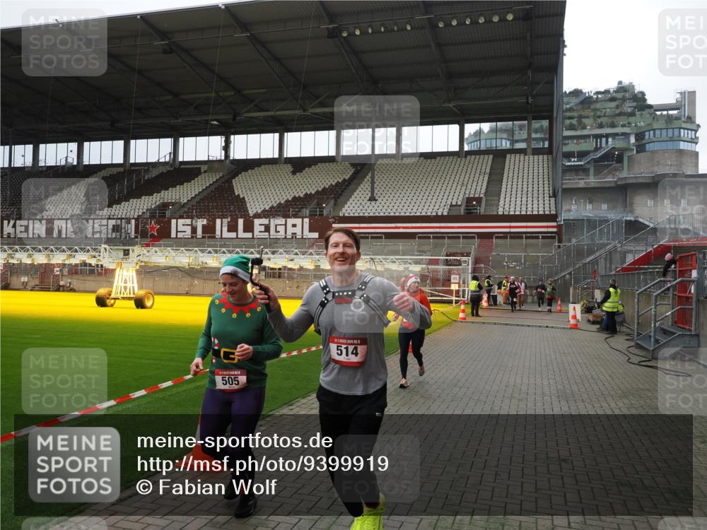 07.12.2025 - St. Pauli X-Mass-Run No. 15 Fabian Wolf http://msf.ph/oto/9399919 07.12.2025 11:03:43 Ziel 102, 109, 297, 505, 514, 1551 meine-sportfotos.de