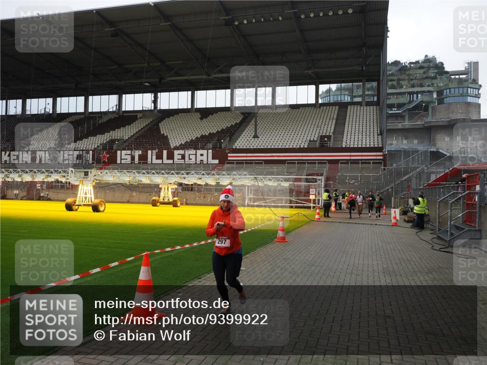 07.12.2025 - St. Pauli X-Mass-Run No. 15 Fabian Wolf http://msf.ph/oto/9399922 07.12.2025 11:03:45 Ziel 297, 505, 514, 719, 1551, 1853, 1857 meine-sportfotos.de