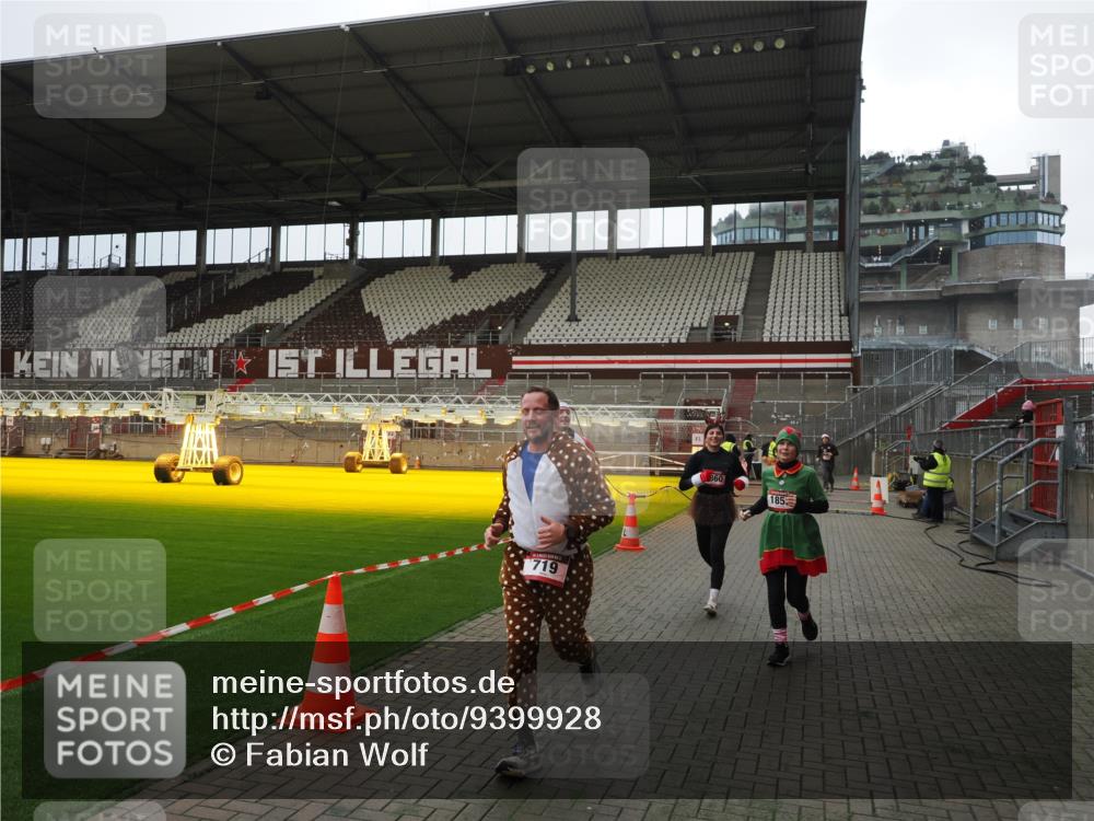 07.12.2025 - St. Pauli X-Mass-Run No. 15 Fabian Wolf http://msf.ph/oto/9399928 07.12.2025 11:03:52 Ziel 297, 505, 514, 719, 1551, 1853, 1857, 1860 meine-sportfotos.de