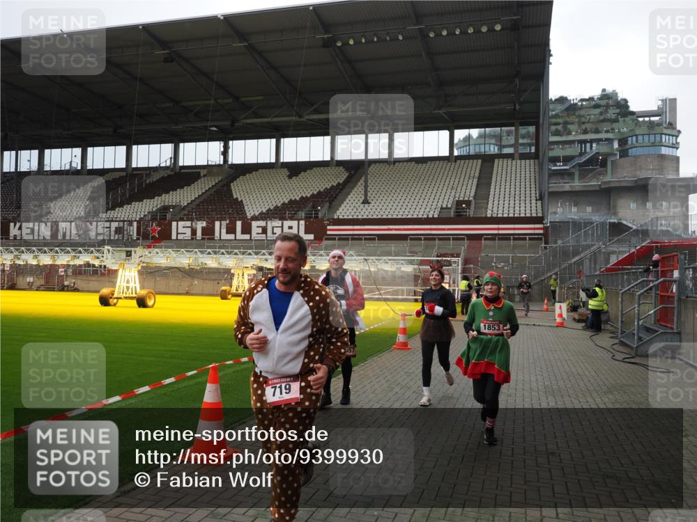 07.12.2025 - St. Pauli X-Mass-Run No. 15 Fabian Wolf http://msf.ph/oto/9399930 07.12.2025 11:03:53 Ziel 222, 297, 505, 514, 719, 1551, 1853, 1857, 1860 meine-sportfotos.de