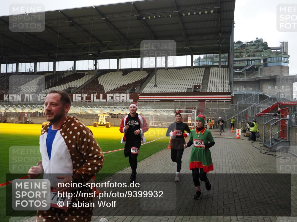 07.12.2025 - St. Pauli X-Mass-Run No. 15 Fabian Wolf http://msf.ph/oto/9399932 07.12.2025 11:03:53 Ziel 222, 297, 505, 514, 719, 1551, 1853, 1857, 1860 meine-sportfotos.de