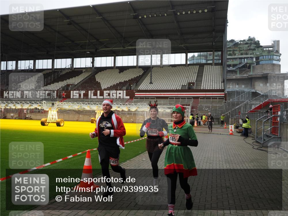 07.12.2025 - St. Pauli X-Mass-Run No. 15 Fabian Wolf http://msf.ph/oto/9399935 07.12.2025 11:03:54 Ziel 222, 297, 505, 514, 719, 1853, 1857, 1860 meine-sportfotos.de