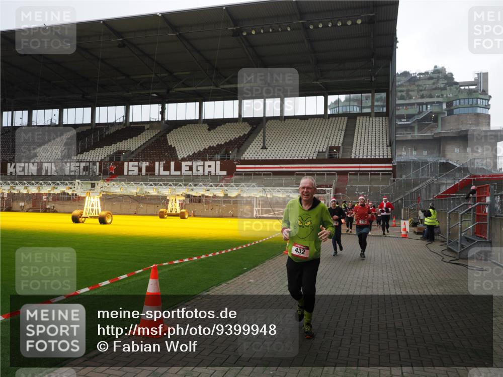 07.12.2025 - St. Pauli X-Mass-Run No. 15 Fabian Wolf http://msf.ph/oto/9399948 07.12.2025 11:04:05 Ziel 215, 216, 222, 432, 719, 734, 764, 1200, 1853, 1854, 1856, 1857, 1860 meine-sportfotos.de