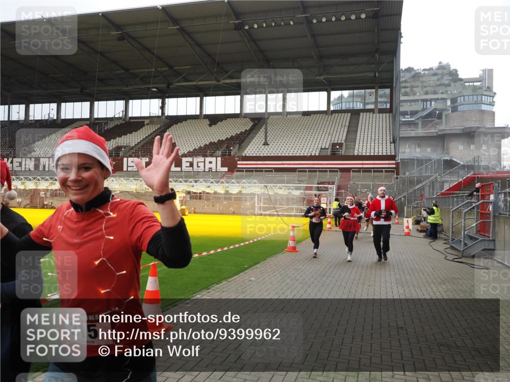 07.12.2025 - St. Pauli X-Mass-Run No. 15 Fabian Wolf http://msf.ph/oto/9399962 07.12.2025 11:04:09 Ziel 215, 216, 222, 432, 734, 764, 1200, 1252, 1254, 1401, 1695, 1854, 1856 meine-sportfotos.de