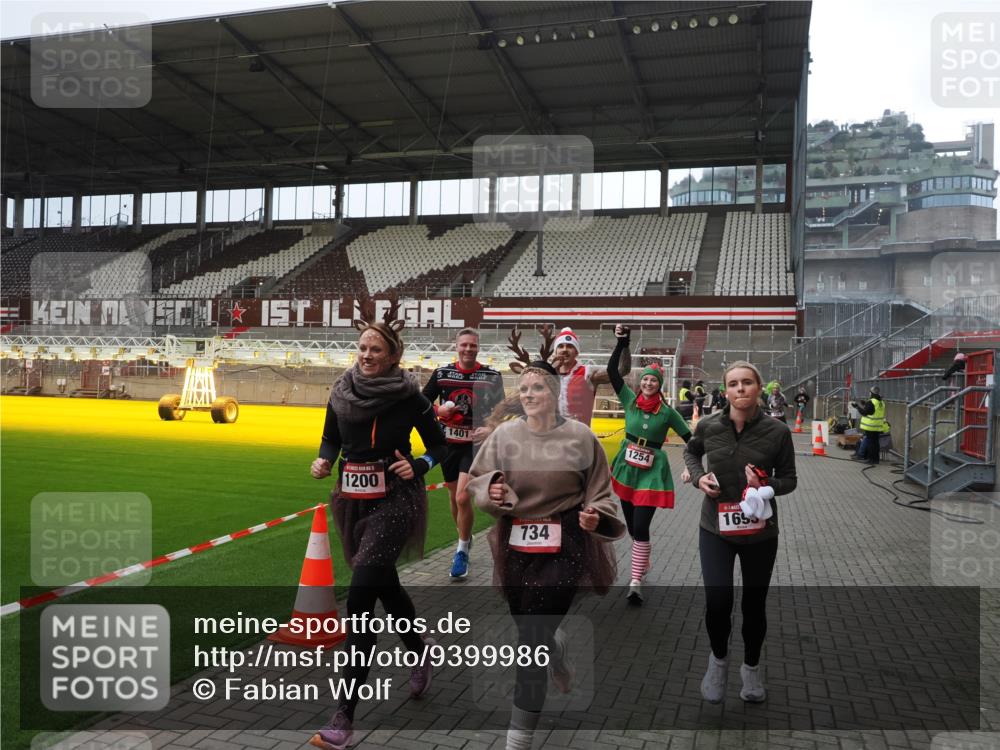 07.12.2025 - St. Pauli X-Mass-Run No. 15 Fabian Wolf http://msf.ph/oto/9399986 07.12.2025 11:04:14 Ziel 126, 215, 216, 285, 305, 432, 734, 764, 1200, 1252, 1254, 1401, 1695, 1852, 1854, 1856 meine-sportfotos.de
