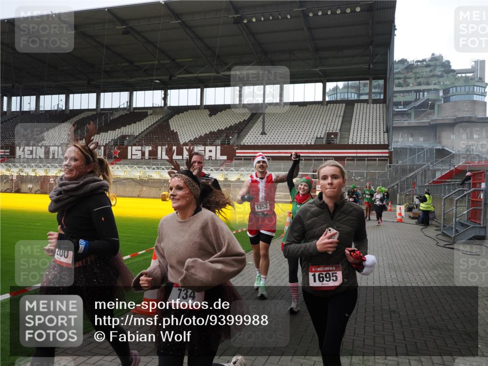 07.12.2025 - St. Pauli X-Mass-Run No. 15 Fabian Wolf http://msf.ph/oto/9399988 07.12.2025 11:04:15 Ziel 126, 215, 216, 285, 305, 432, 734, 740, 764, 1200, 1252, 1254, 1401, 1695, 1766, 1769, 1852, 1854, 1856 meine-sportfotos.de