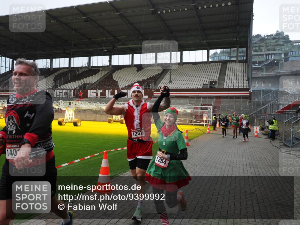 07.12.2025 - St. Pauli X-Mass-Run No. 15 Fabian Wolf http://msf.ph/oto/9399992 07.12.2025 11:04:15 Ziel 126, 215, 216, 285, 305, 432, 734, 740, 764, 1200, 1252, 1254, 1401, 1695, 1766, 1769, 1852, 1854, 1856 meine-sportfotos.de