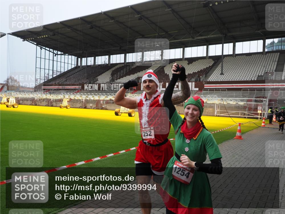 07.12.2025 - St. Pauli X-Mass-Run No. 15 Fabian Wolf http://msf.ph/oto/9399994 07.12.2025 11:04:16 Ziel 126, 215, 216, 285, 305, 432, 734, 740, 764, 1200, 1252, 1254, 1401, 1695, 1766, 1769, 1852, 1854, 1856 meine-sportfotos.de