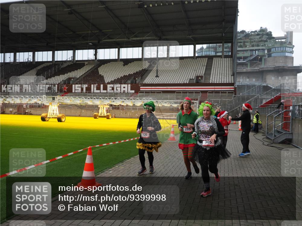 07.12.2025 - St. Pauli X-Mass-Run No. 15 Fabian Wolf http://msf.ph/oto/9399998 07.12.2025 11:04:20 Ziel 126, 215, 216, 285, 305, 700, 702, 734, 740, 764, 1200, 1252, 1254, 1401, 1695, 1766, 1769, 1852, 1854, 1856 meine-sportfotos.de
