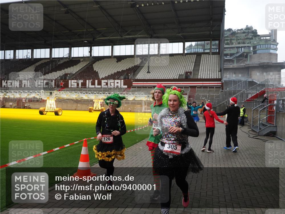 07.12.2025 - St. Pauli X-Mass-Run No. 15 Fabian Wolf http://msf.ph/oto/9400001 07.12.2025 11:04:21 Ziel 126, 285, 305, 700, 702, 734, 740, 764, 1200, 1252, 1254, 1401, 1695, 1766, 1769, 1852, 1854, 1856 meine-sportfotos.de