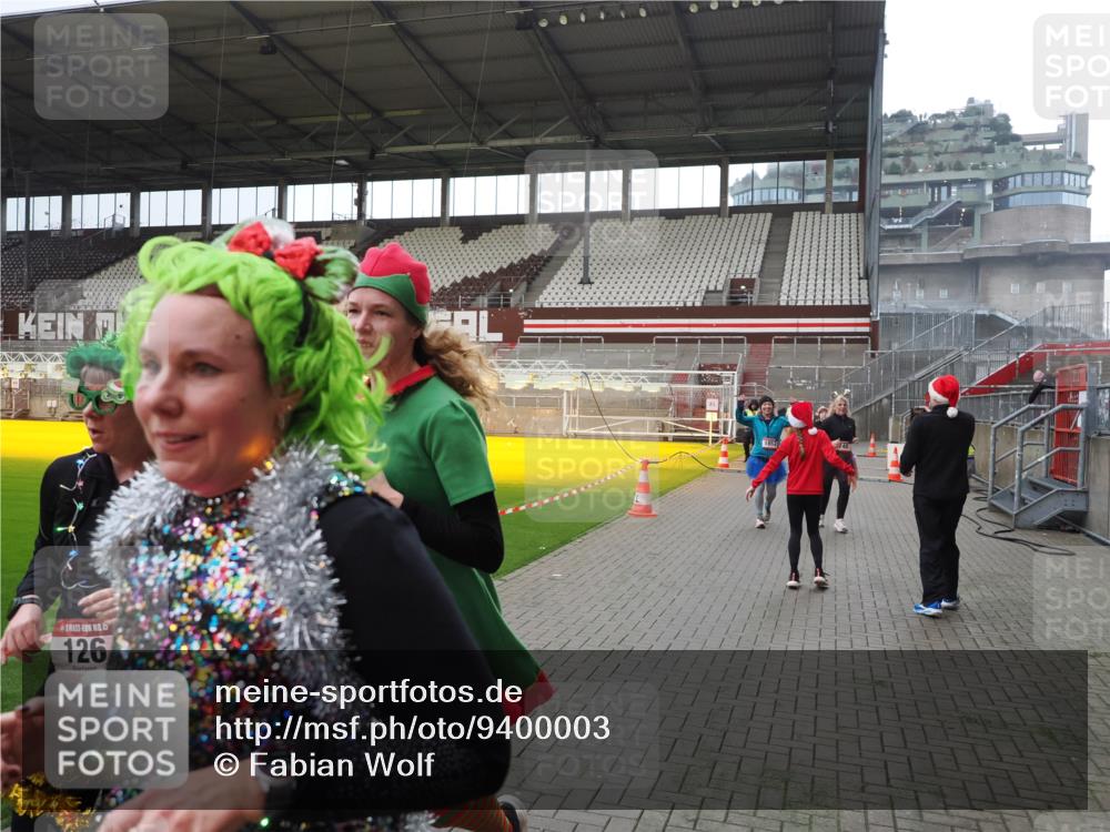 07.12.2025 - St. Pauli X-Mass-Run No. 15 Fabian Wolf http://msf.ph/oto/9400003 07.12.2025 11:04:21 Ziel 126, 285, 305, 700, 702, 734, 740, 764, 1200, 1252, 1254, 1401, 1695, 1766, 1769, 1852, 1854, 1856 meine-sportfotos.de