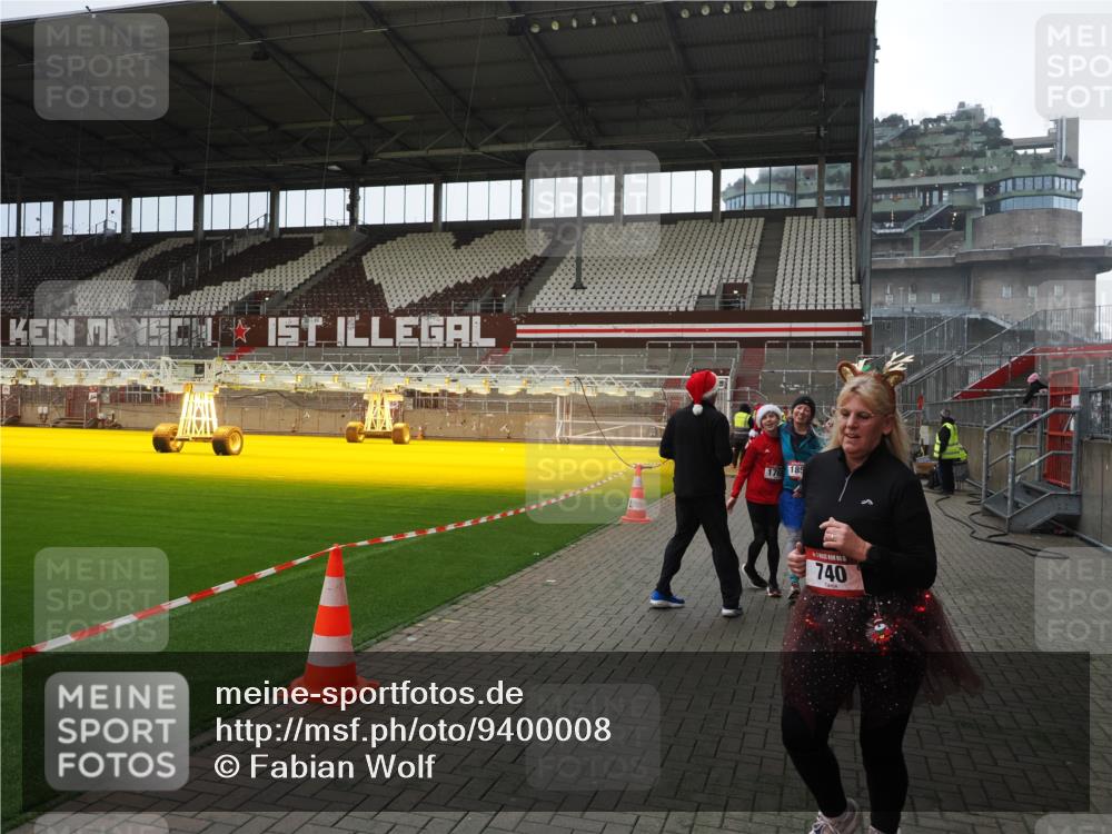 07.12.2025 - St. Pauli X-Mass-Run No. 15 Fabian Wolf http://msf.ph/oto/9400008 07.12.2025 11:04:25 Ziel 126, 285, 305, 700, 702, 734, 740, 1200, 1252, 1254, 1401, 1695, 1766, 1769, 1852 meine-sportfotos.de
