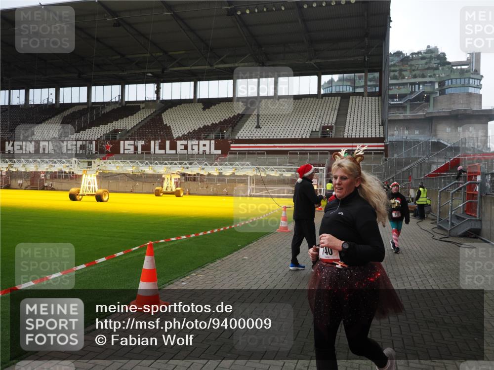 07.12.2025 - St. Pauli X-Mass-Run No. 15 Fabian Wolf http://msf.ph/oto/9400009 07.12.2025 11:04:25 Ziel 126, 285, 305, 700, 702, 734, 740, 1200, 1252, 1254, 1401, 1695, 1766, 1769, 1852 meine-sportfotos.de
