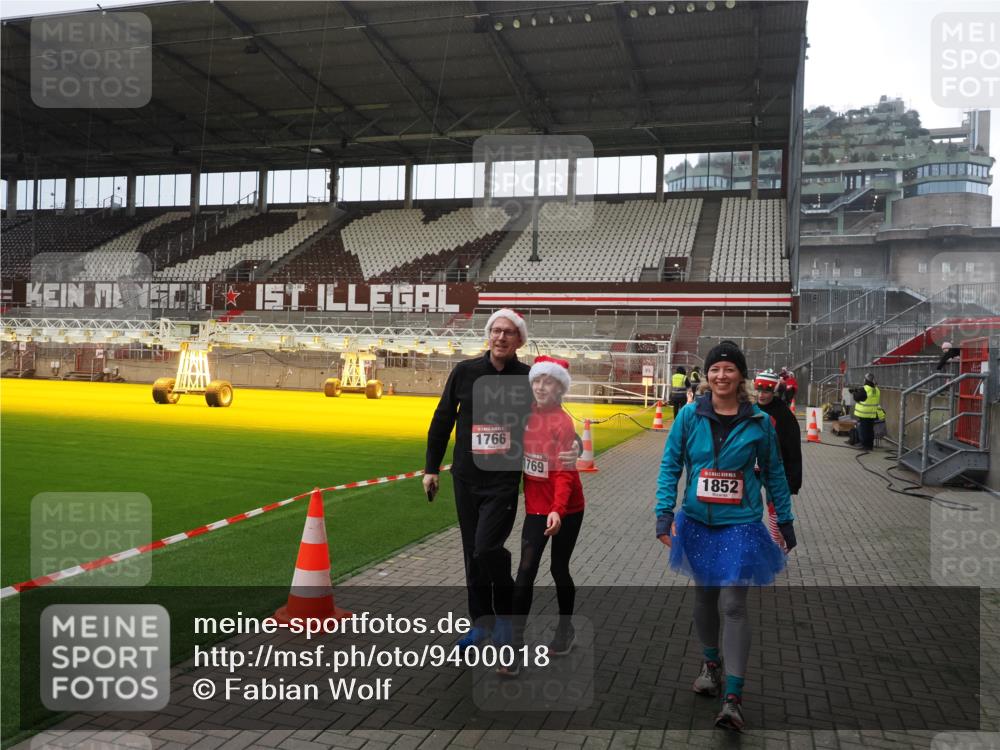 07.12.2025 - St. Pauli X-Mass-Run No. 15 Fabian Wolf http://msf.ph/oto/9400018 07.12.2025 11:04:29 Ziel 126, 285, 305, 700, 702, 740, 1643, 1766, 1769, 1852 meine-sportfotos.de