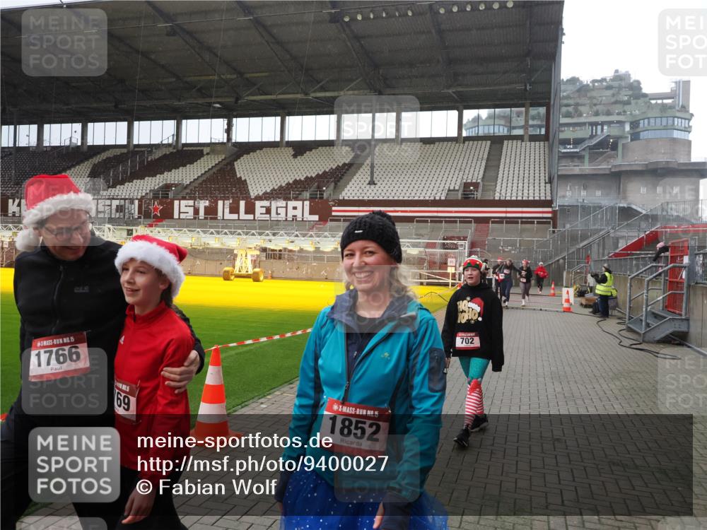 07.12.2025 - St. Pauli X-Mass-Run No. 15 Fabian Wolf http://msf.ph/oto/9400027 07.12.2025 11:04:31 Ziel 126, 285, 305, 361, 395, 700, 702, 740, 1643, 1766, 1769, 1852 meine-sportfotos.de
