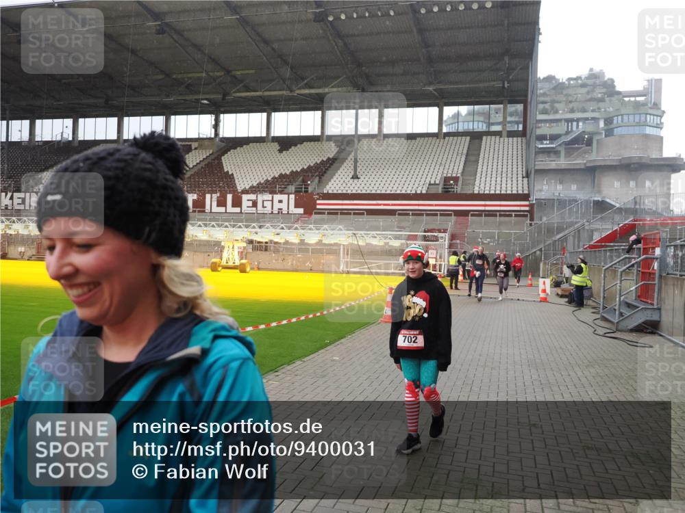 07.12.2025 - St. Pauli X-Mass-Run No. 15 Fabian Wolf http://msf.ph/oto/9400031 07.12.2025 11:04:32 Ziel 126, 285, 305, 361, 395, 700, 702, 740, 1643, 1766, 1769, 1852 meine-sportfotos.de