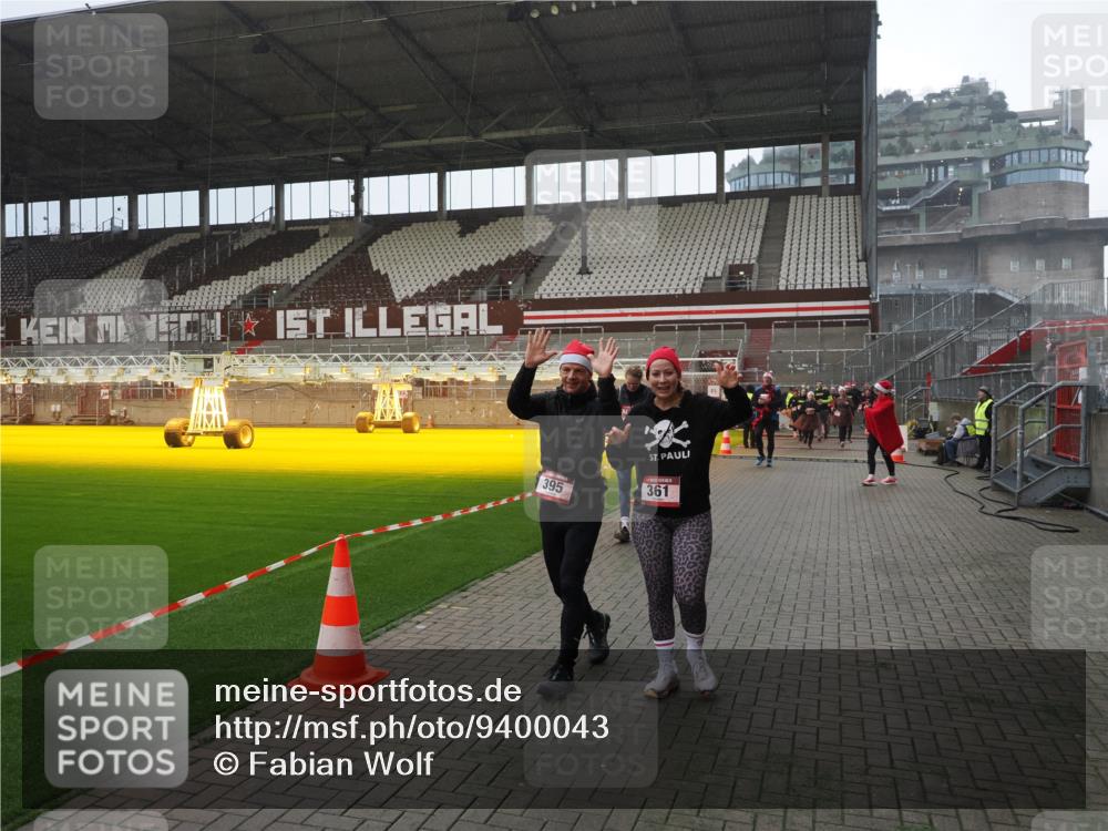 07.12.2025 - St. Pauli X-Mass-Run No. 15 Fabian Wolf http://msf.ph/oto/9400043 07.12.2025 11:04:39 Ziel 33, 361, 395, 1643, 2791, 2919, 3719 meine-sportfotos.de