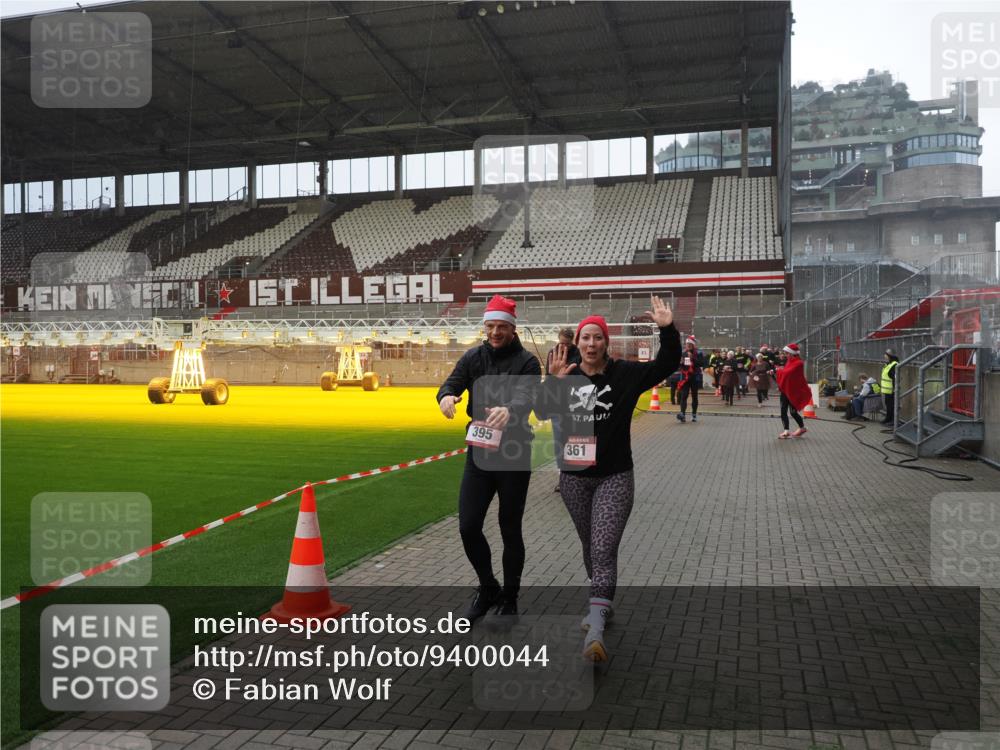 07.12.2025 - St. Pauli X-Mass-Run No. 15 Fabian Wolf http://msf.ph/oto/9400044 07.12.2025 11:04:39 Ziel 33, 361, 395, 1643, 2791, 2919, 3719 meine-sportfotos.de