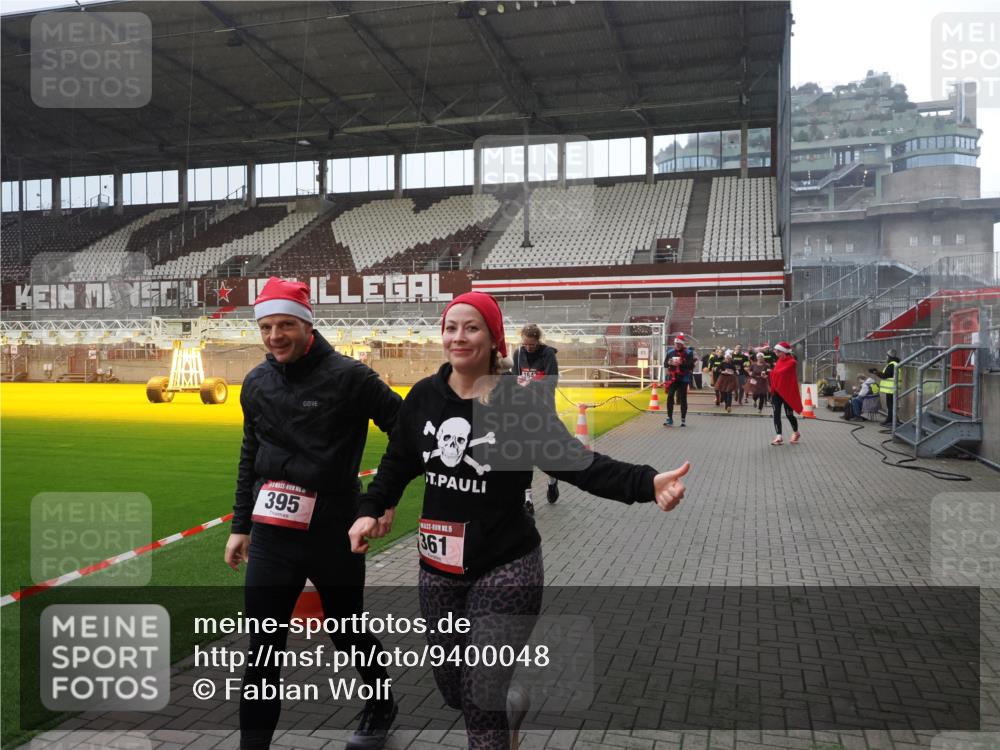 07.12.2025 - St. Pauli X-Mass-Run No. 15 Fabian Wolf http://msf.ph/oto/9400048 07.12.2025 11:04:41 Ziel 33, 361, 395, 1643, 2791, 2919, 3719, 4561, 4563, 4565, 4570, 4571 meine-sportfotos.de