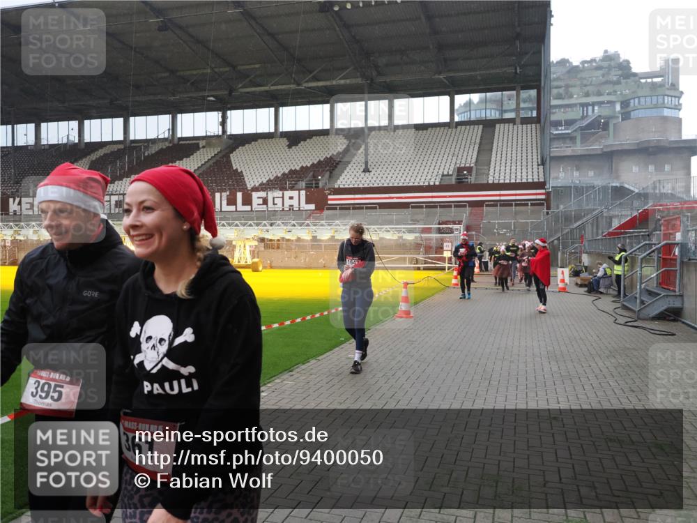 07.12.2025 - St. Pauli X-Mass-Run No. 15 Fabian Wolf http://msf.ph/oto/9400050 07.12.2025 11:04:41 Ziel 33, 361, 395, 1643, 2791, 2919, 3719, 4561, 4563, 4565, 4570, 4571 meine-sportfotos.de